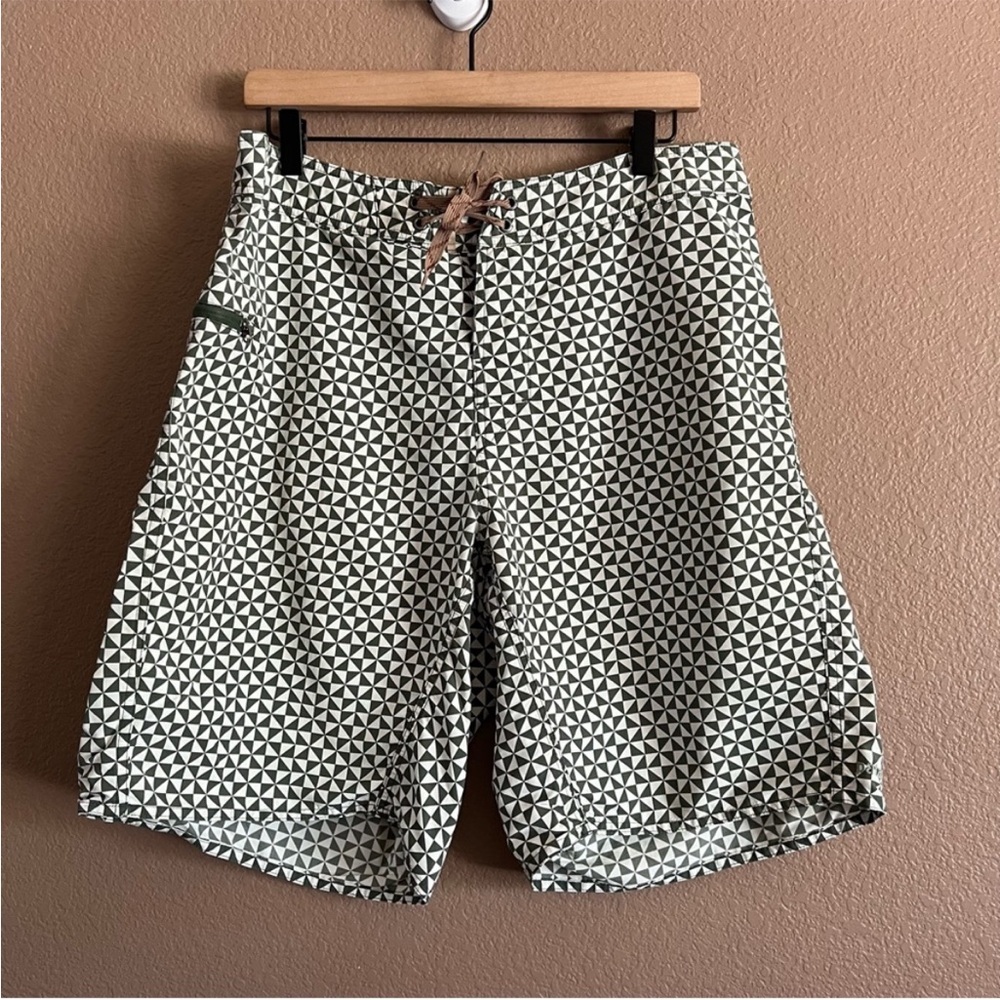 Patagonia Board Shorts Geometric Pattern for Swim Size 35